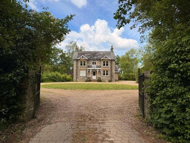 House for sale in Copdock and Washbrook, Chelmondiston
