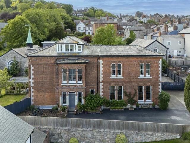 House for sale in Denbigh