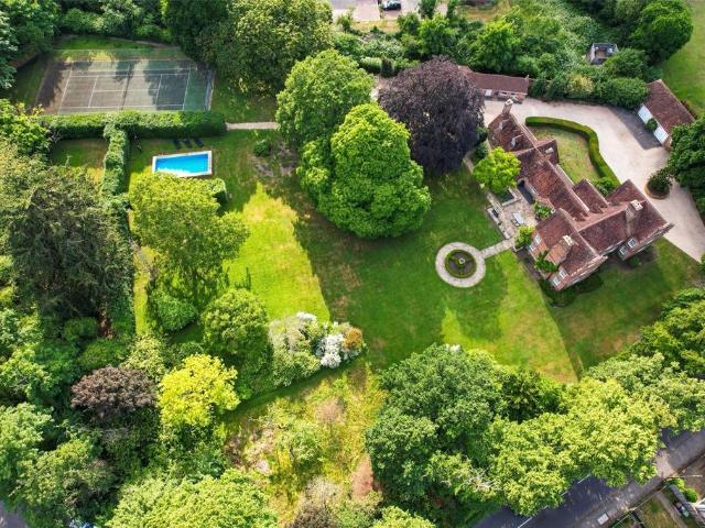 House for sale in Worplesdon, Westborough