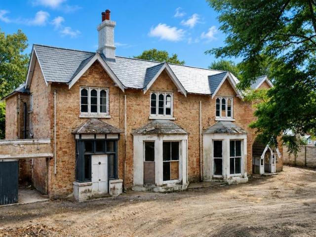 House for sale in Blackwater and Hawley, Hart