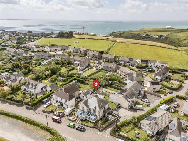 House for sale in Mullion, Cornwall