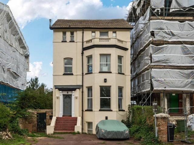 House for sale in Burnt Ash Green, Greater London