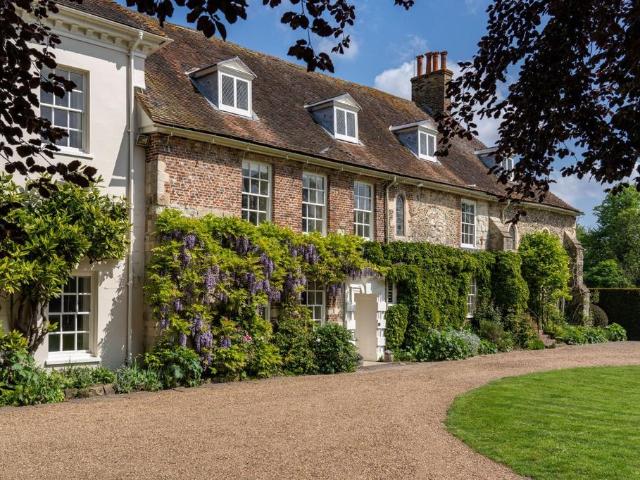 House for sale in Sutton-at-Hone and Hawley, Monks Orchard