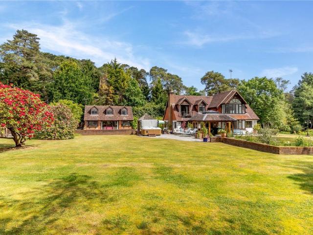 House for sale in Fole, Surrey