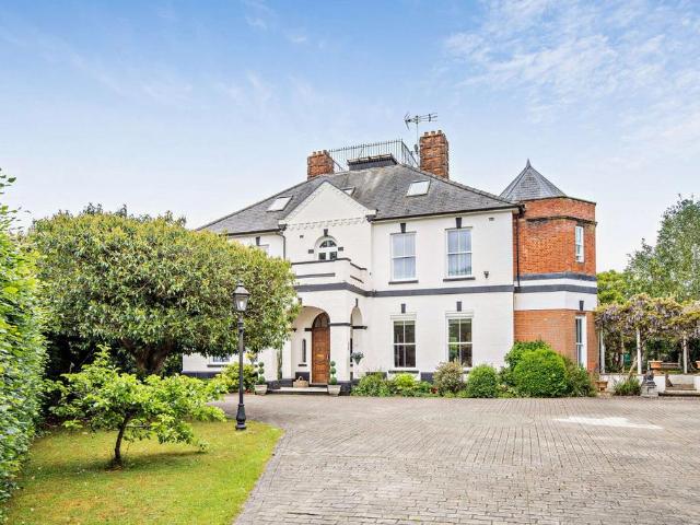 House for sale in Hart, Hampshire
