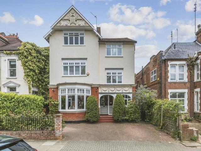House for sale in Cricklewood, Greater London