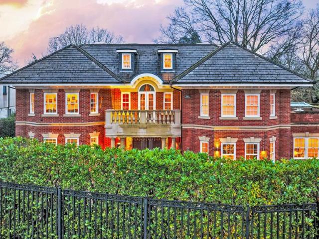House for sale in Watford Rural, Batchworth