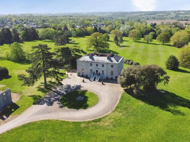 House for sale in Chipping Hill, Essex