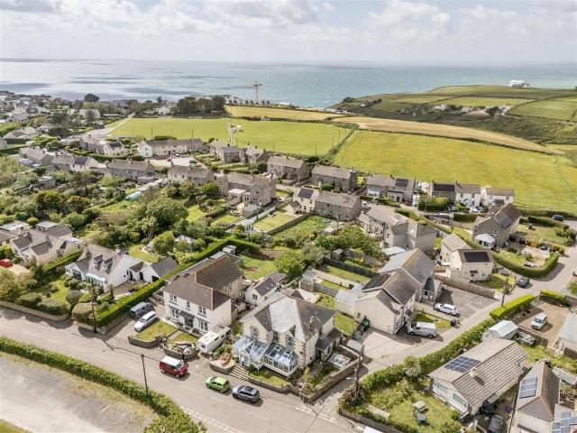 House for sale in Mullion, Cornwall