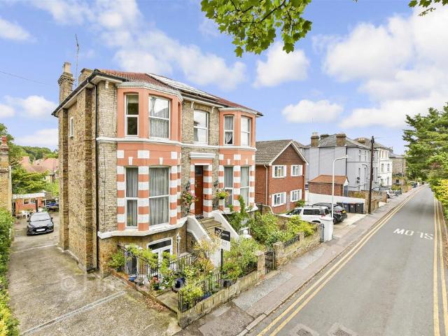 House for sale in Upton, Acol