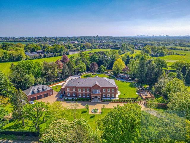 House for sale in Chigwell, Epping