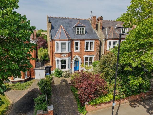 House for sale in London Borough of Ealing, Perivale