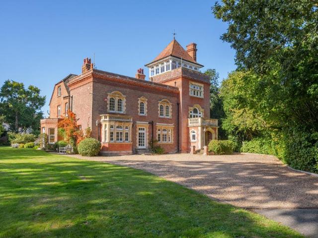 House for sale in Finglesham, Ash