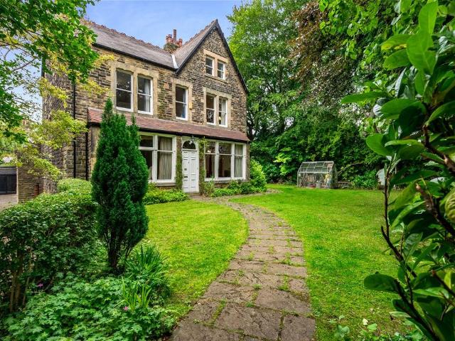 House for sale in Oakwood, West Yorkshire