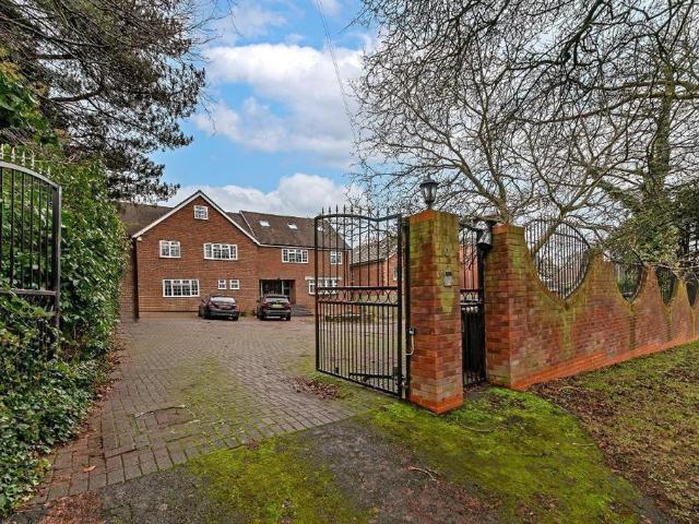 House for sale in Warden Hill, Luton