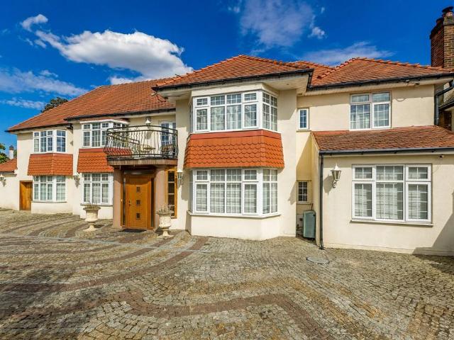 House for sale in The Hale, Mill Hill