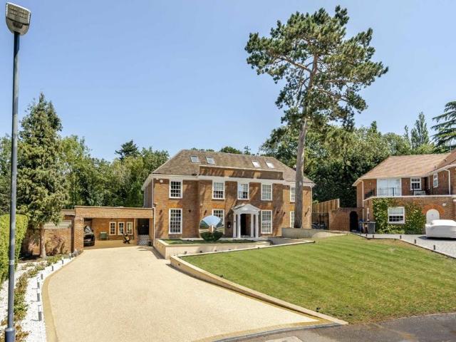 House for sale in Greater London