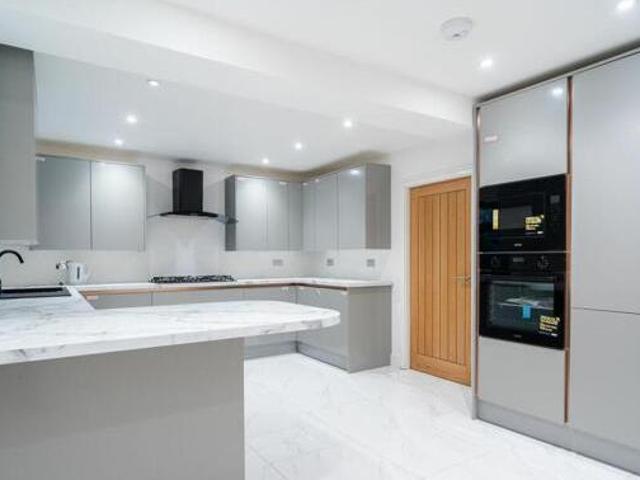 House for sale in Huddersfield, West Yorkshire