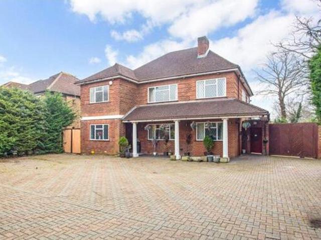 House for sale in Little Stanmore, Greater London