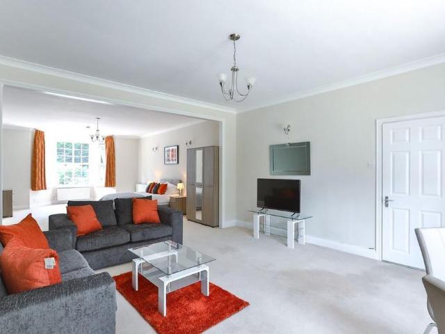 House for rent in Wexham and Ivers Community Board, Iver Heath