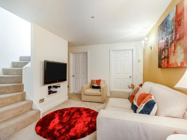 House for rent in Crondall, Hart