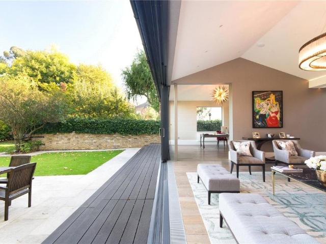 House for rent in North Kensington, Greater London