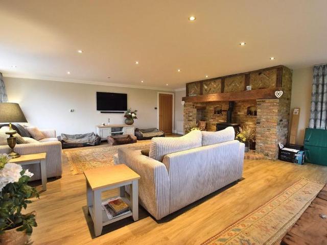 House for rent in Ingatestone and Fryerning, Navestock Side