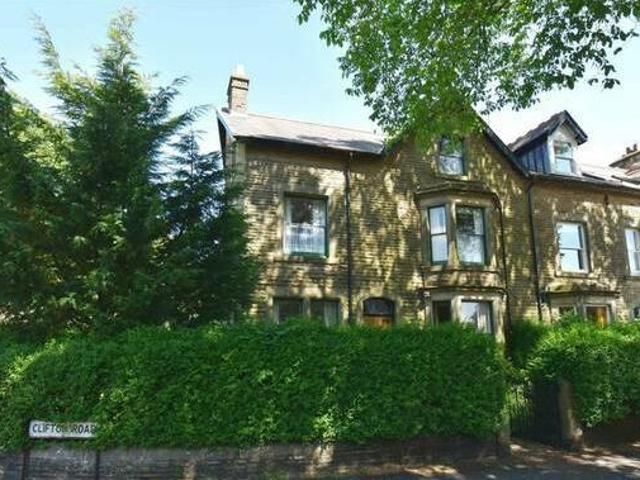 House for sale in Froggatt, East Midlands