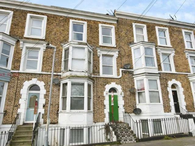Flat for sale in East Cliff, Acol