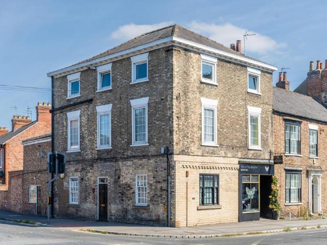 Flat for sale in High Field, York