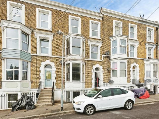 Flat for sale in East Cliff, Acol