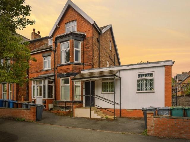 Flat for sale in Georgia, Greater Manchester