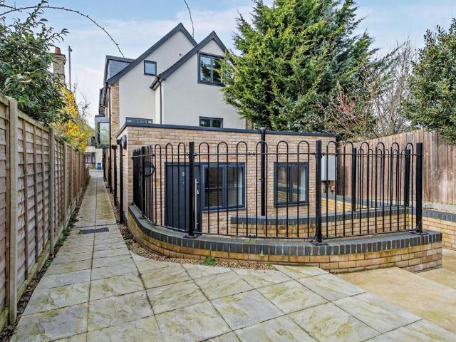 Flat for sale in Chesterton, Arbury