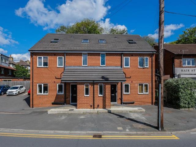 Flat for sale in West Yorkshire