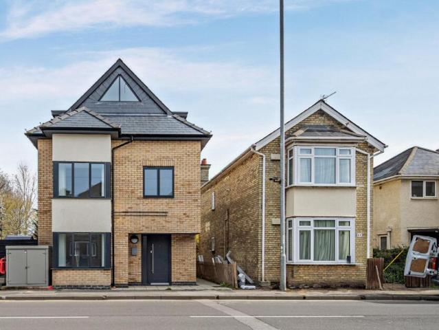 Flat for sale in Arbury, Cambridgeshire
