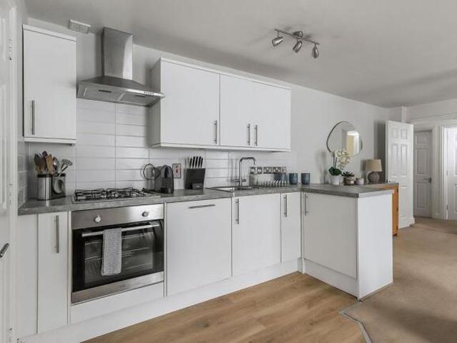 Flat for sale in Hampshire