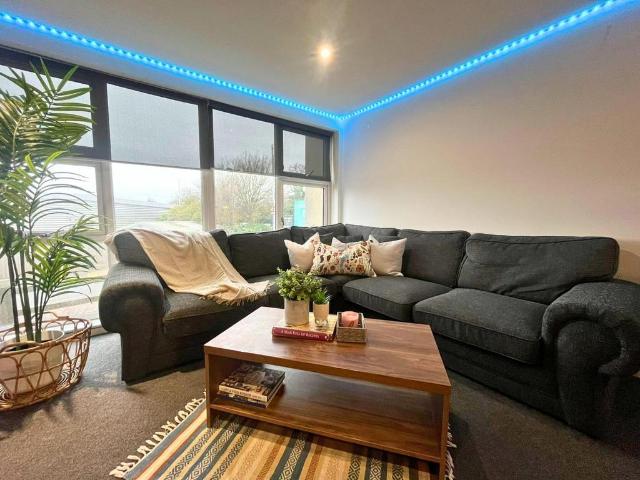 Flat for rent in Mount Wise