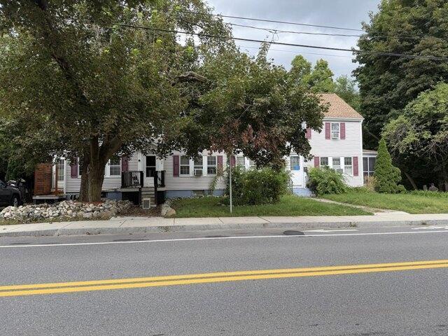 House for sale in Farnumsville, Grafton