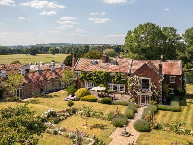 House for sale in Norton-on-derwent, North Yorkshire