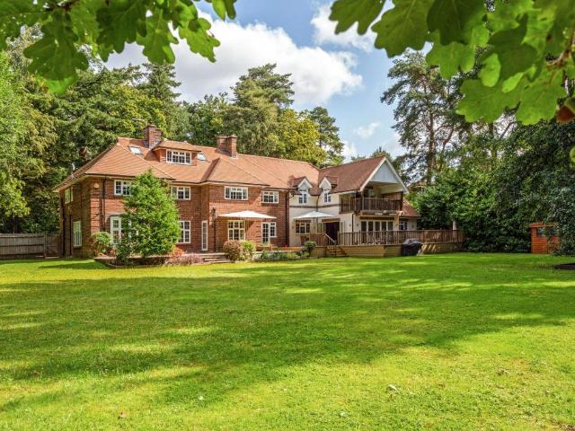 House for sale in Fleet, Hart