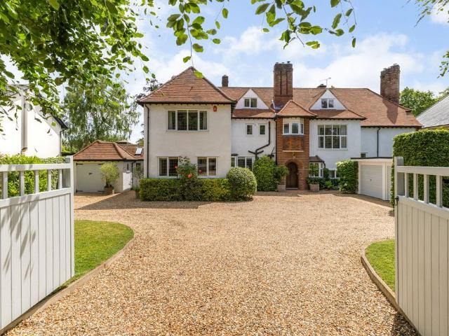 House for sale in Penn, Knotty Green