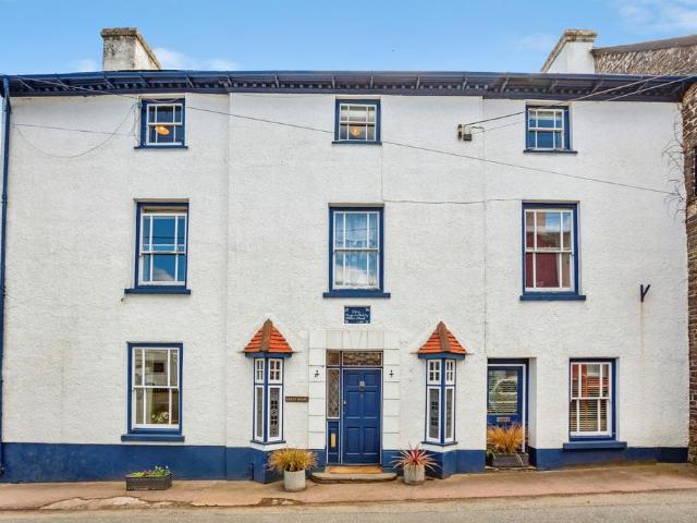 House for sale in Llangadog