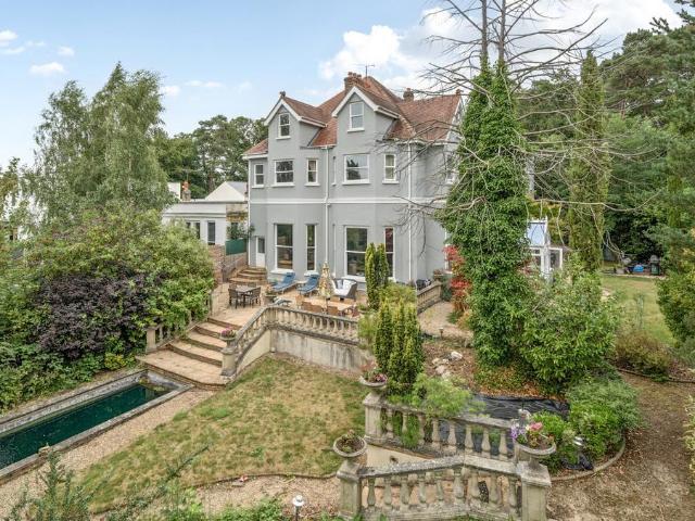 House for sale in Old Dean, Heol-las