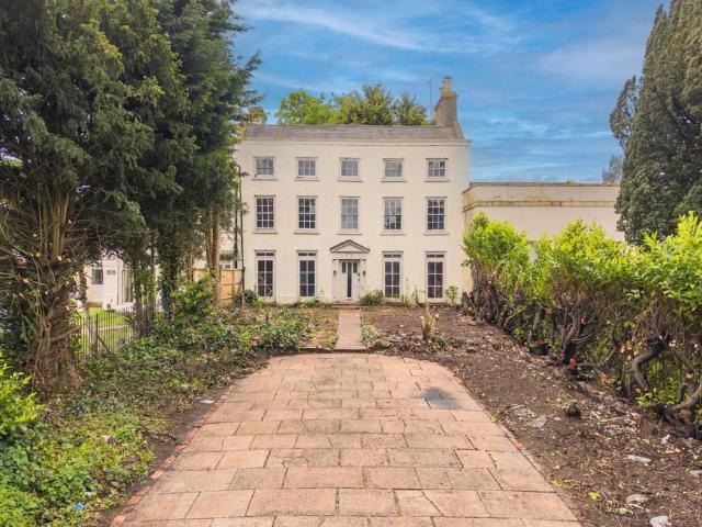House for sale in Kingswinford, West Midlands