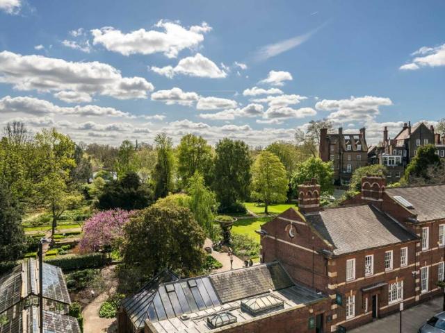 House for sale in Chelsea