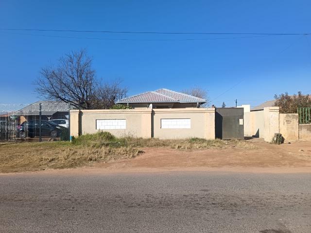 House for sale in Mohlakeng, Gauteng