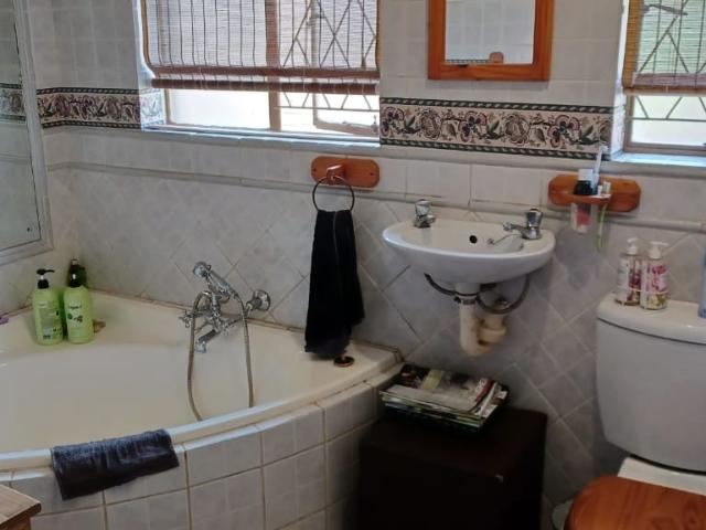 House for sale in Ifafi, Hartbeespoort Dam Nature Reserve
