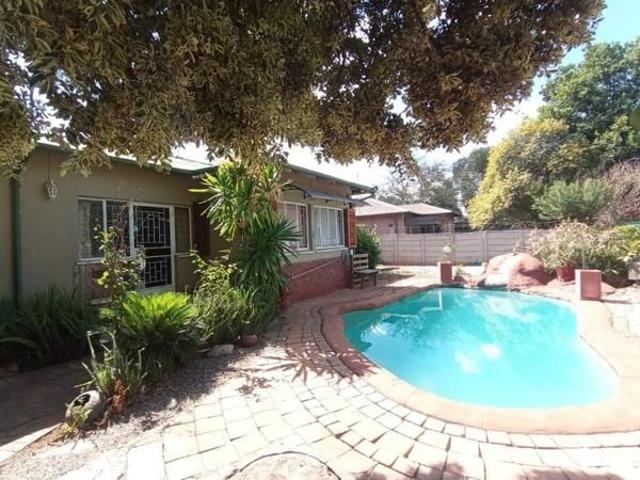 House for rent in Waterkloof, Gauteng