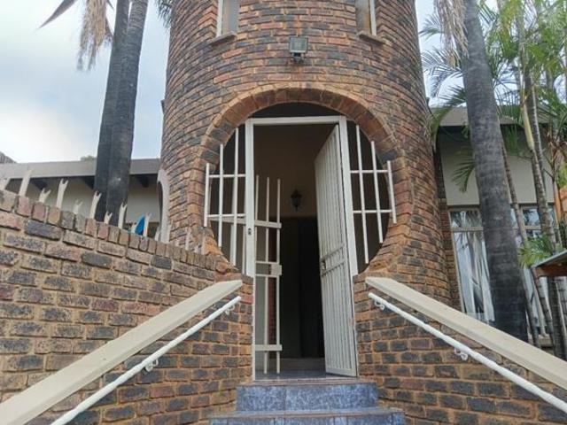 House for rent in Waterkloof, Gauteng