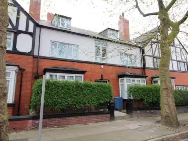 House for rent in Calderstones